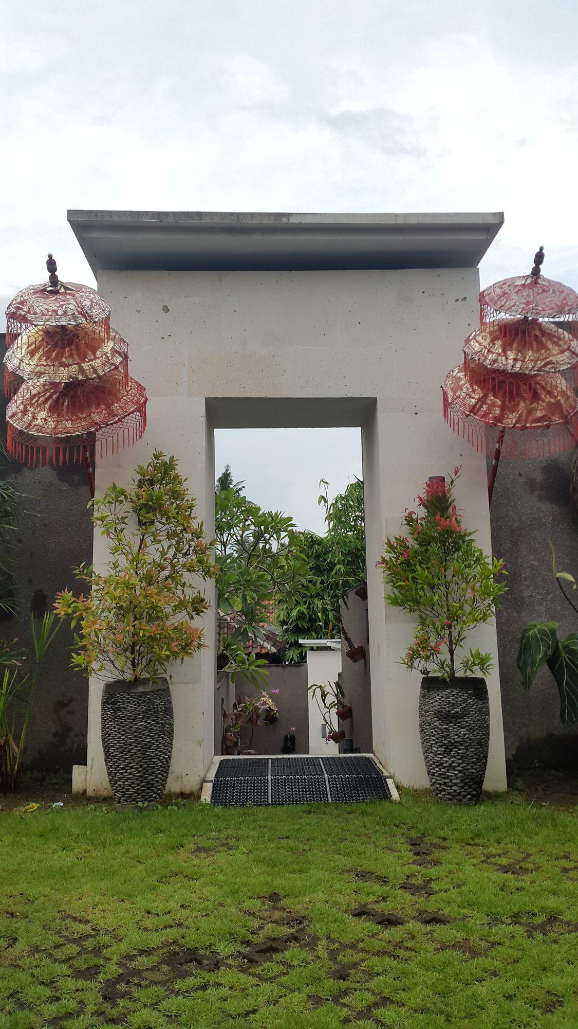 ศรี อาบี ราตู วิลลา Villa สุขาวาตี ภายนอก รูปภาพ
