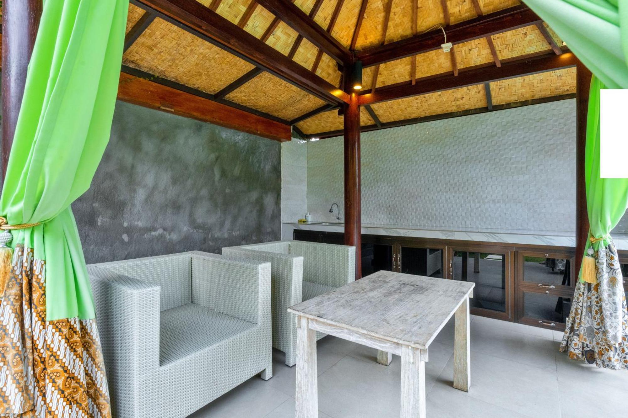 ศรี อาบี ราตู วิลลา Villa สุขาวาตี ภายนอก รูปภาพ