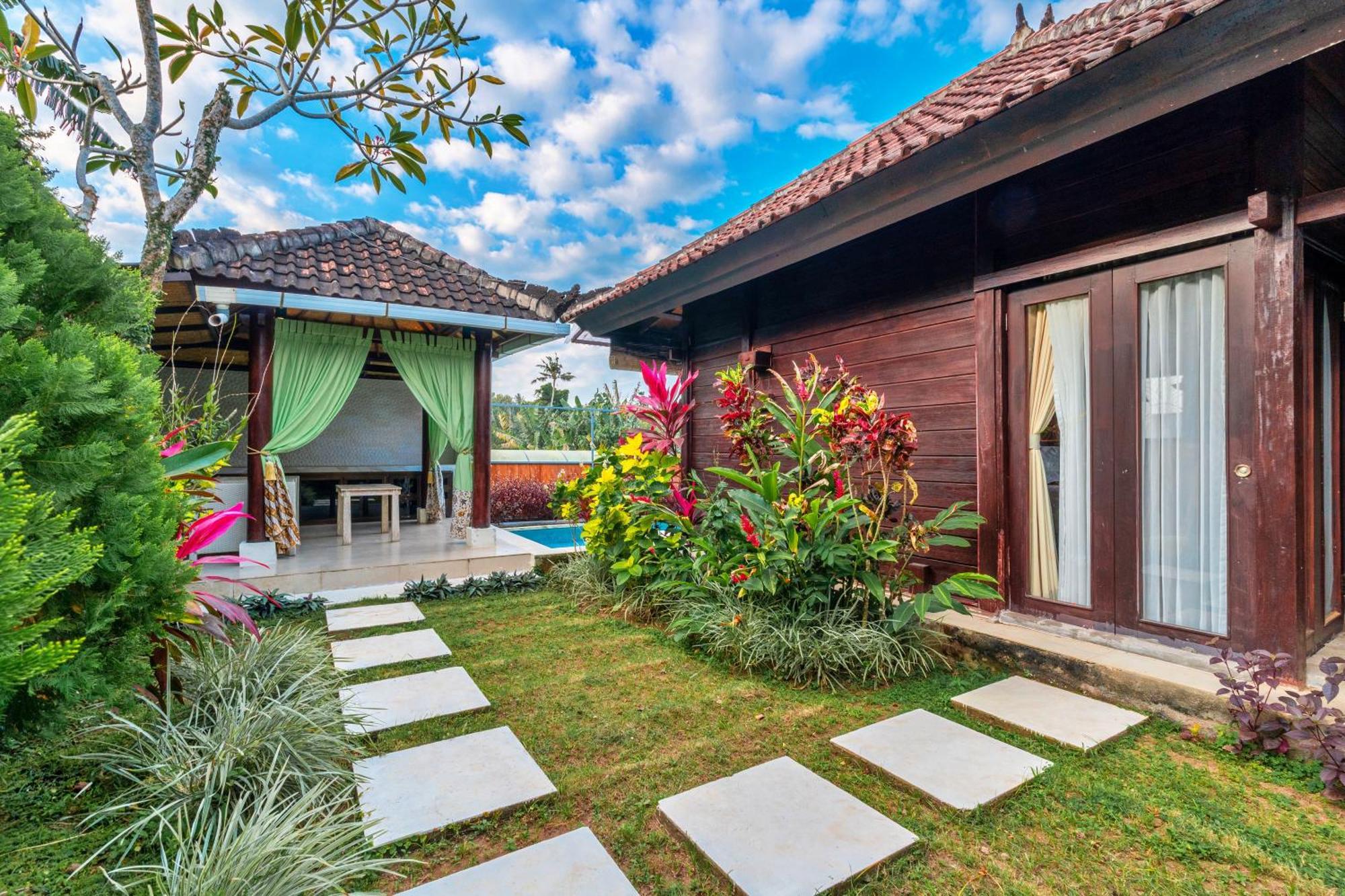 ศรี อาบี ราตู วิลลา Villa สุขาวาตี ภายนอก รูปภาพ