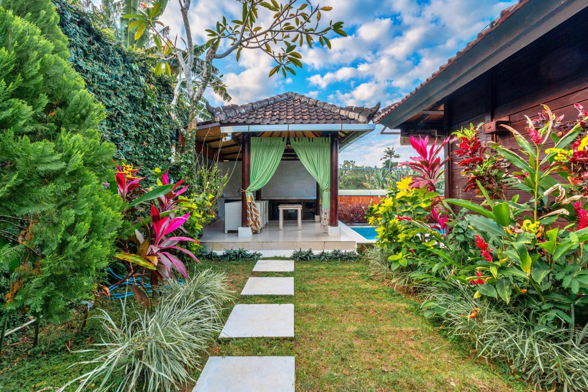 ศรี อาบี ราตู วิลลา Villa สุขาวาตี ภายนอก รูปภาพ