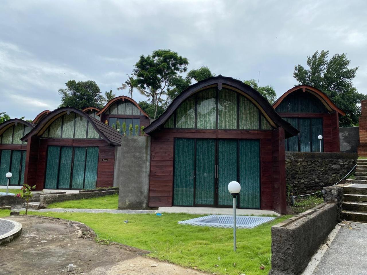 ศรี อาบี ราตู วิลลา Villa สุขาวาตี ภายนอก รูปภาพ