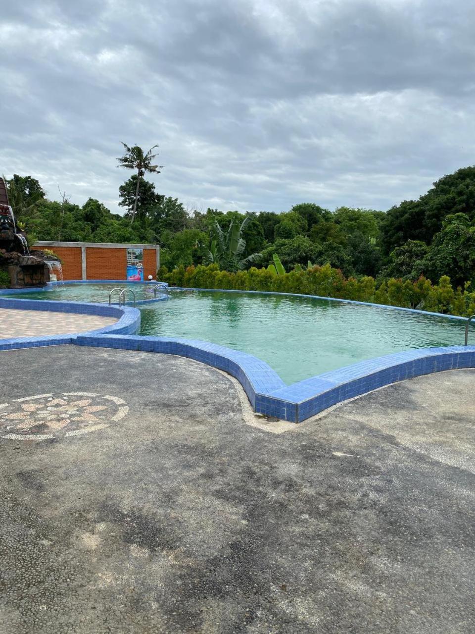 ศรี อาบี ราตู วิลลา Villa สุขาวาตี ภายนอก รูปภาพ